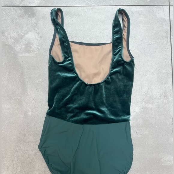 Green Eleve velvet leotard - Picture 2 of 3